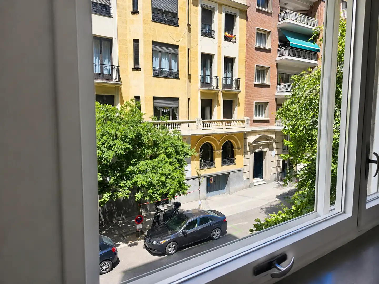 Außenansicht von Wohnung zur Miete in Madrid mit Klimaanlage, Heizung und Parkett