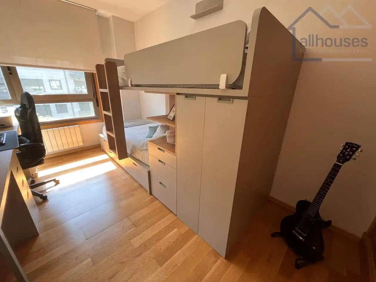 Habitación de Apartamento en venta en Vigo  con Calefacción, Piscina y Amueblado