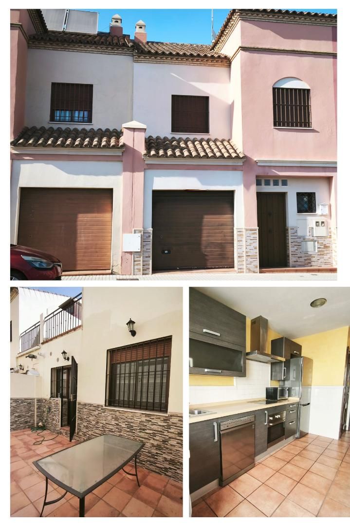 Exterior view of Single-family semi-detached for sale in Alcalá de Guadaira  with Terrace and Storage room