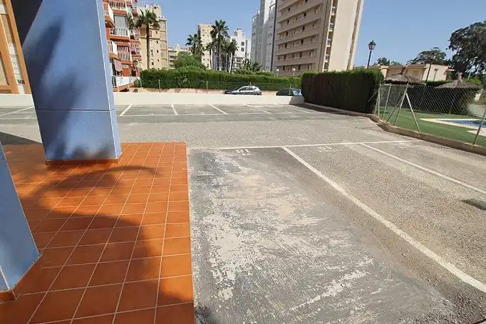 Parkplatz von Wohnungen zum Verkauf in Guardamar del Segura mit Klimaanlage, Terrasse und Abstellraum