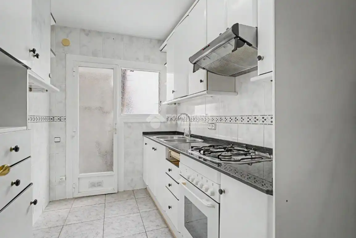 Cocina de Piso en venta en Cornellà de Llobregat con Aire acondicionado y Balcón