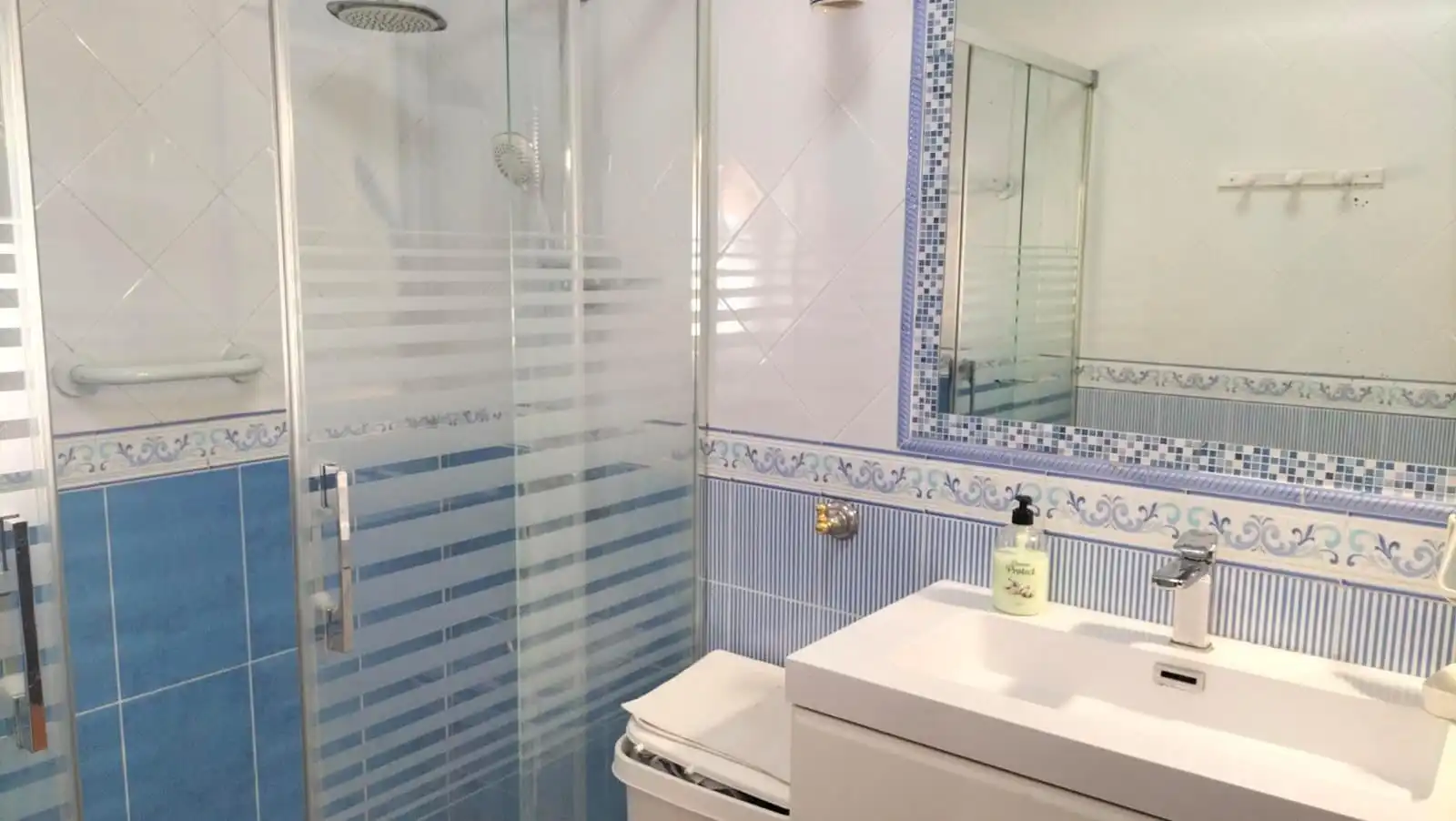 Bathroom of Houses for sale in Chiclana de la Frontera  with Air Conditioner, Terrace and Swimming Pool