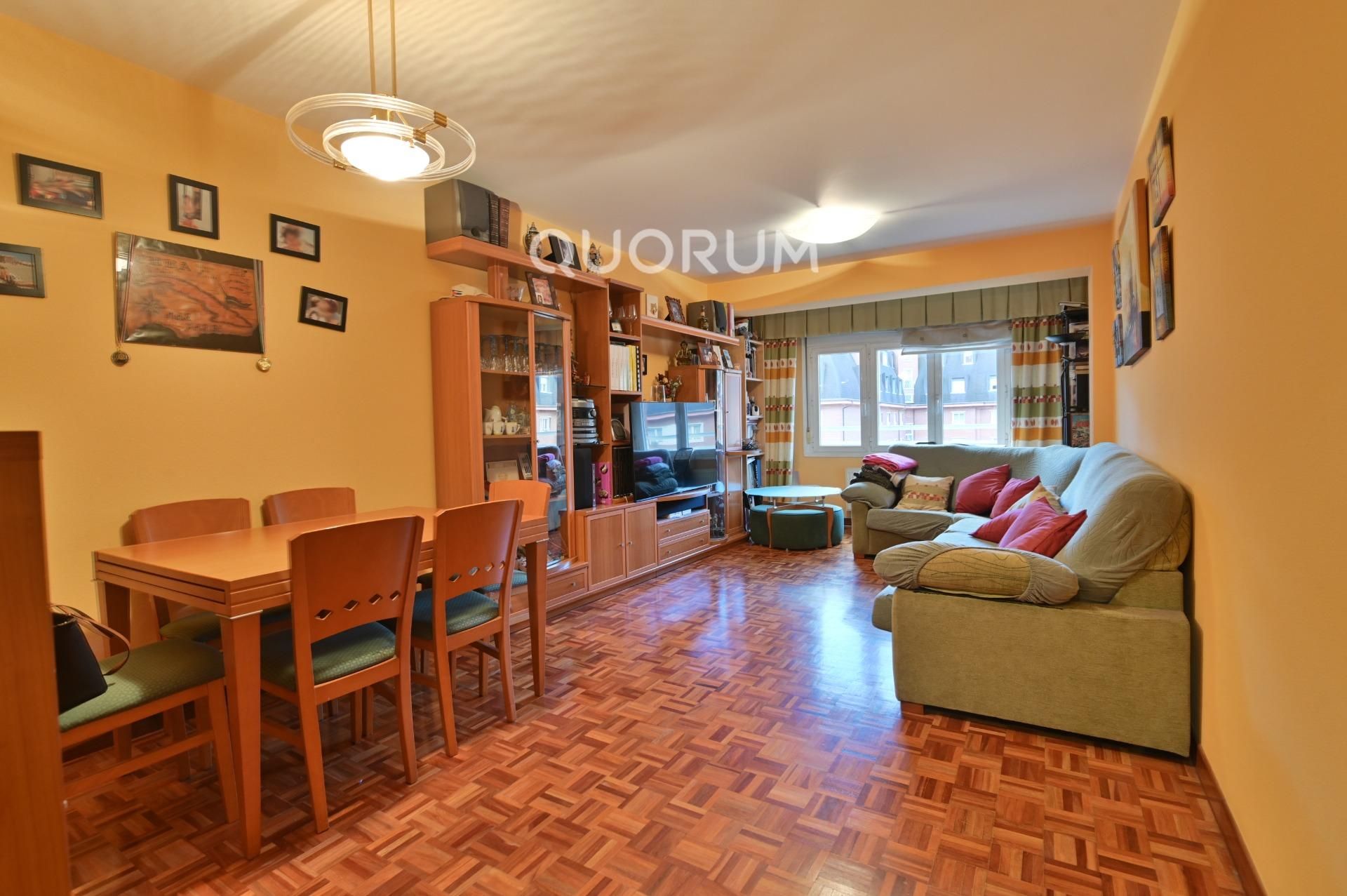 Living room of Flat for sale in Bilbao   with Heating, Storage room and Furnished