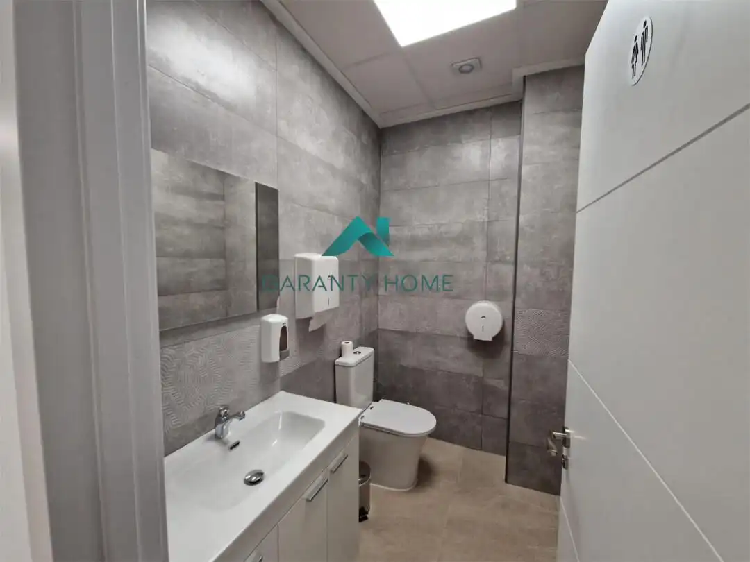 Badezimmer von Geschaftsraum zur Miete in Pedanías Oeste
