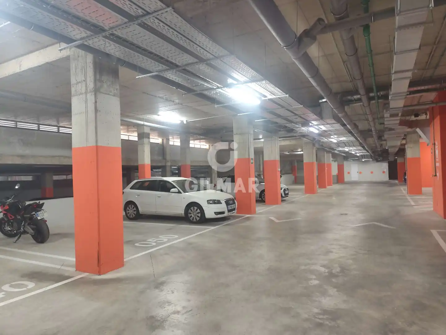 Parking de Piso de alquiler en Tomares con Calefacción, Jardín privado y Trastero