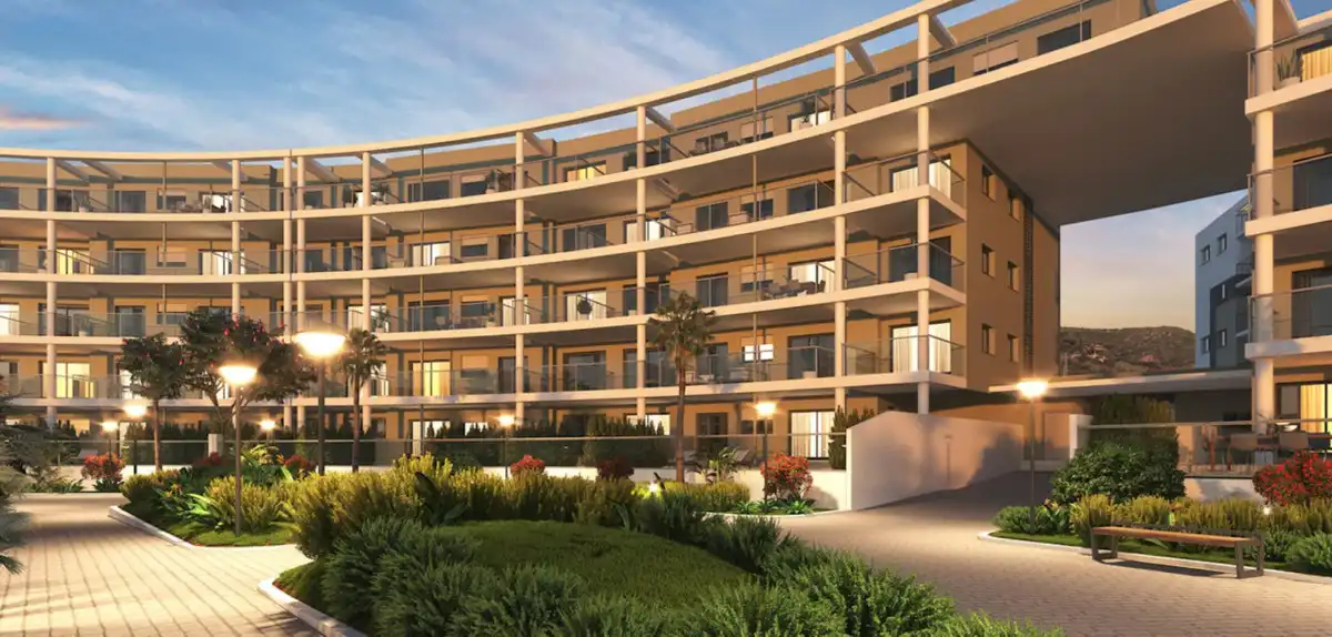Außenansicht von Erdgeschoss zum Verkauf in Manilva mit Klimaanlage, Terrasse und Gemeinschaftspool