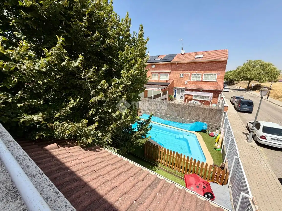 Jardí de Casa adosada en venda en Daganzo de Arriba amb Aire condicionat, Parquet i Piscina