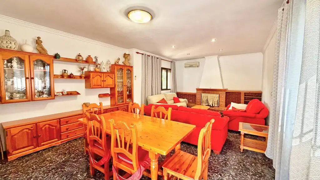 Comedor de Finca rústica en venta en Periana con Aire acondicionado, Jardín privado y Terraza