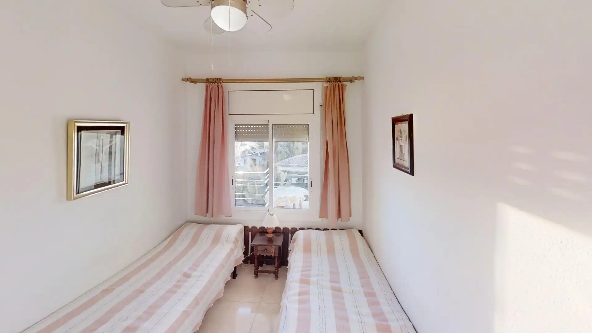 Dormitori de Apartament en venda en Roses amb Terrassa, Balcó i Piscina comunitària