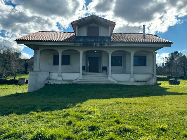 Casa-chalet en Venta en Lugar en Lalín