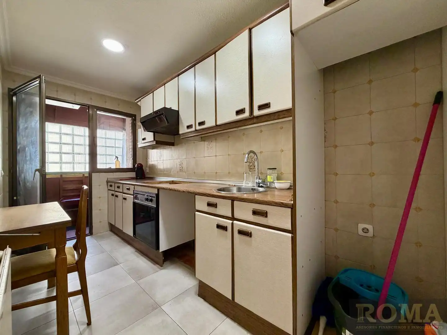 Kitchen of Flat for sale in Salamanca  with Heating, Parquet flooring and Balcony