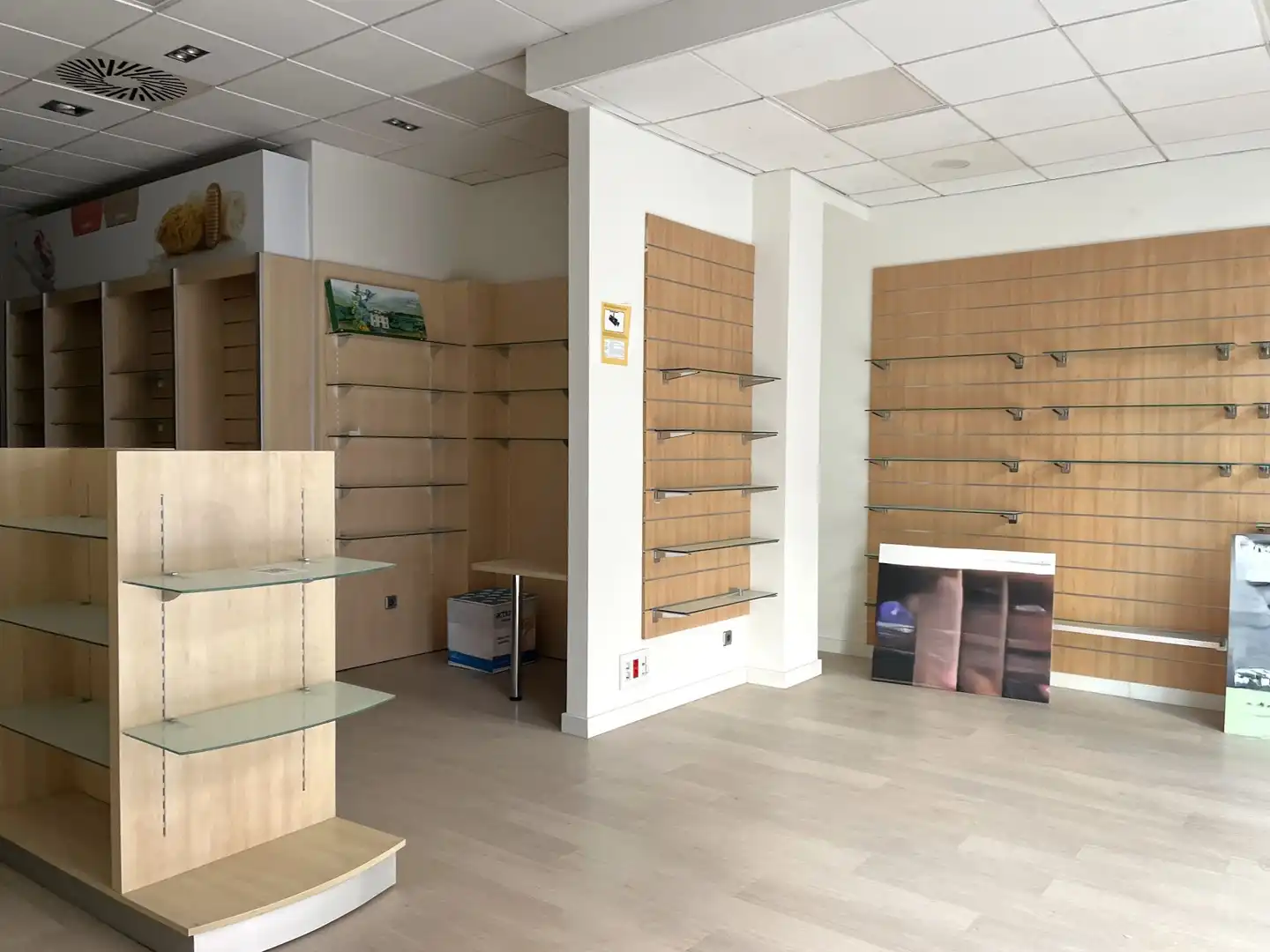 Locale commerciale in vendita a Sant Josep - Zona Hospital, imagen 2