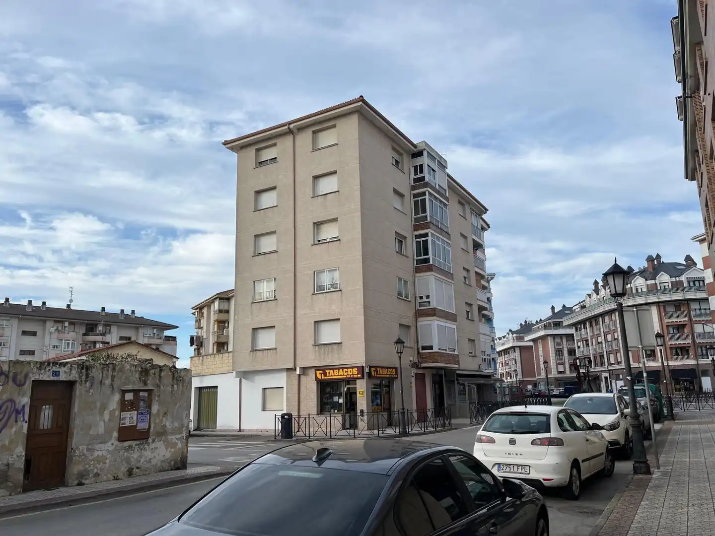 Vista exterior de Piso en venta en Colindres con Calefacción, Terraza y Amueblado