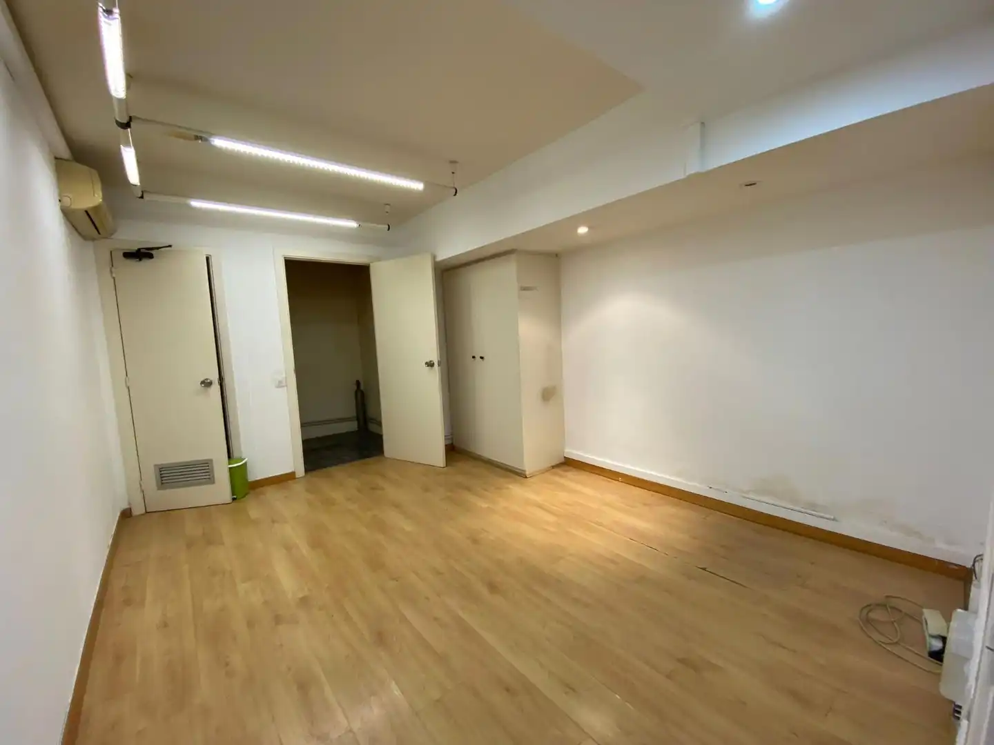 Local commercial à louer à Santa Creu 6, imagen 4