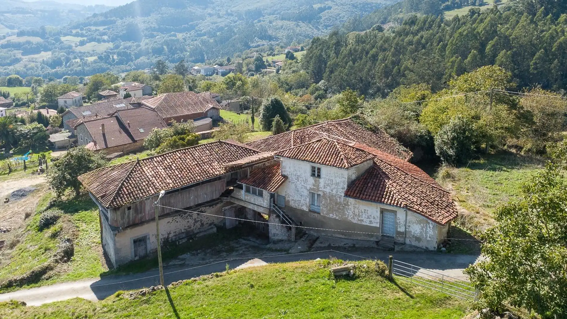 Vista exterior de Casa o chalet en venta en Salas con Jardín privado