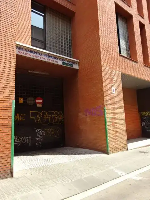Außenansicht von Garage zum Verkauf in Cornellà de Llobregat