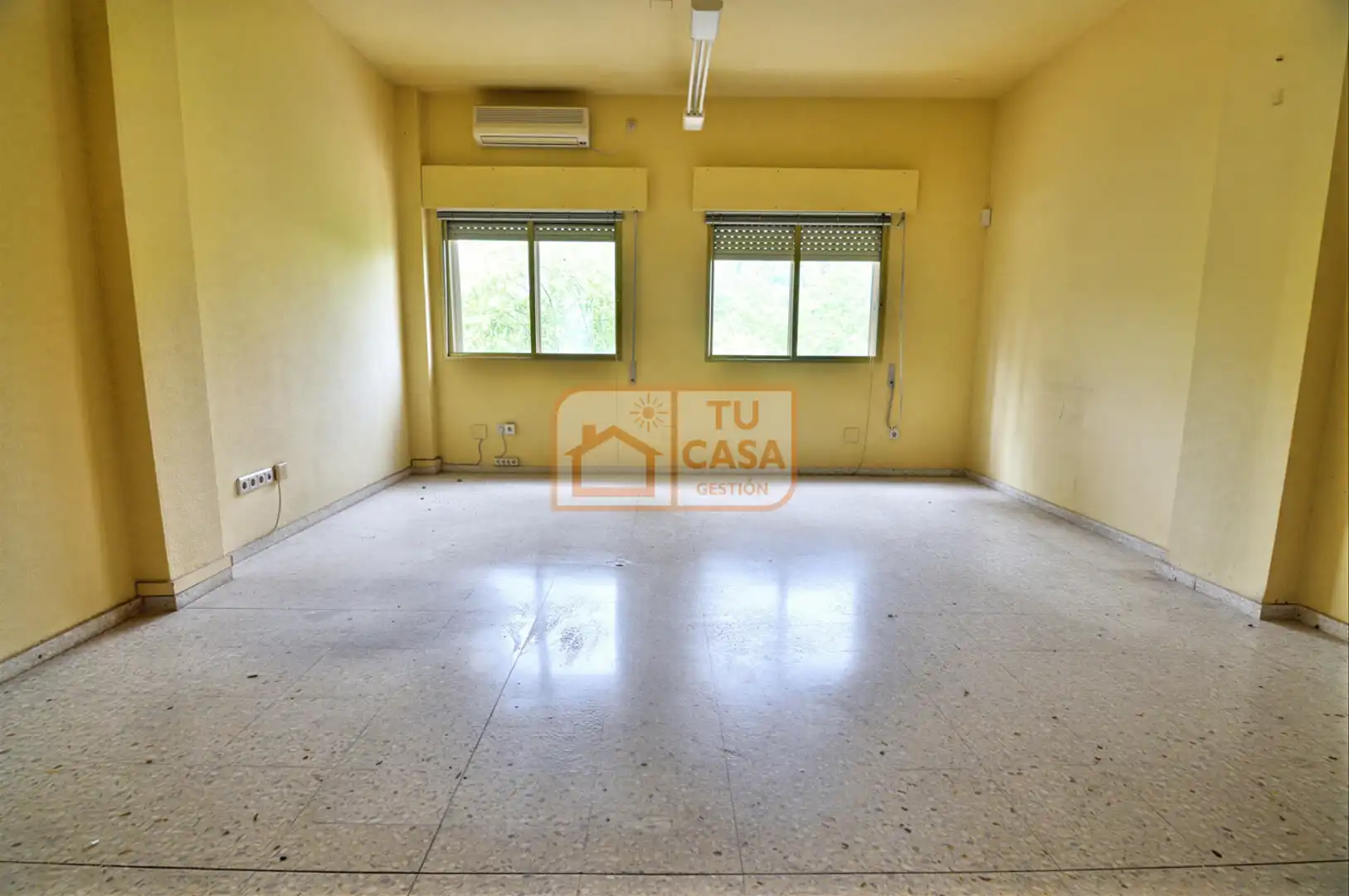 Büro zum Verkauf in Cáceres mit Klimaanlage und Heizung