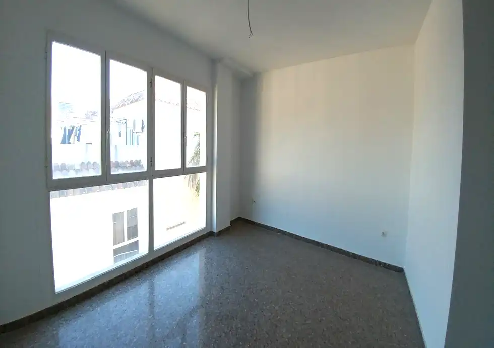 Vista exterior de Local en venta en Mislata