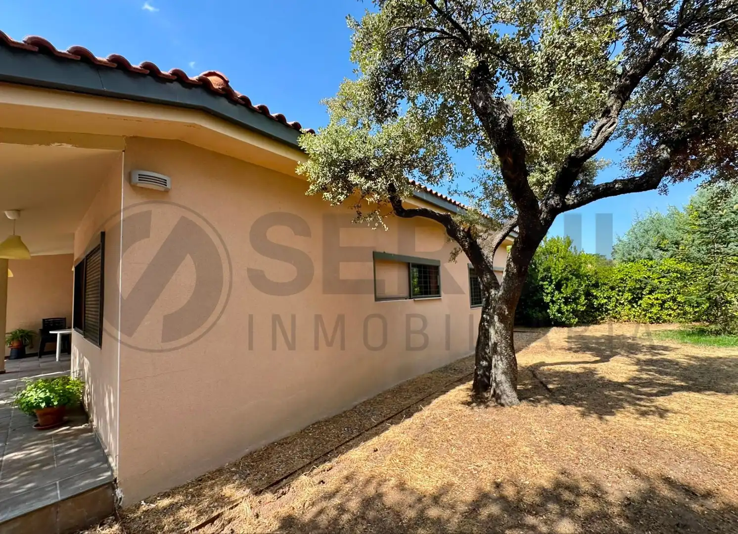 Vista exterior de Casa o xalet en venda en Navas de Riofrío amb Calefacció, Jardí privat i Traster
