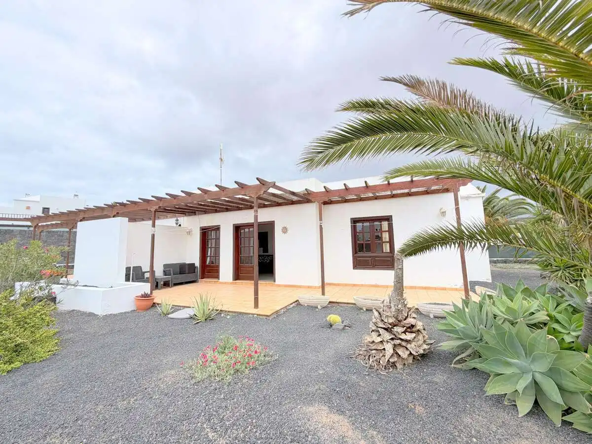 Vista exterior de Casa o chalet en venta en Yaiza con Jardín privado, Terraza y Amueblado