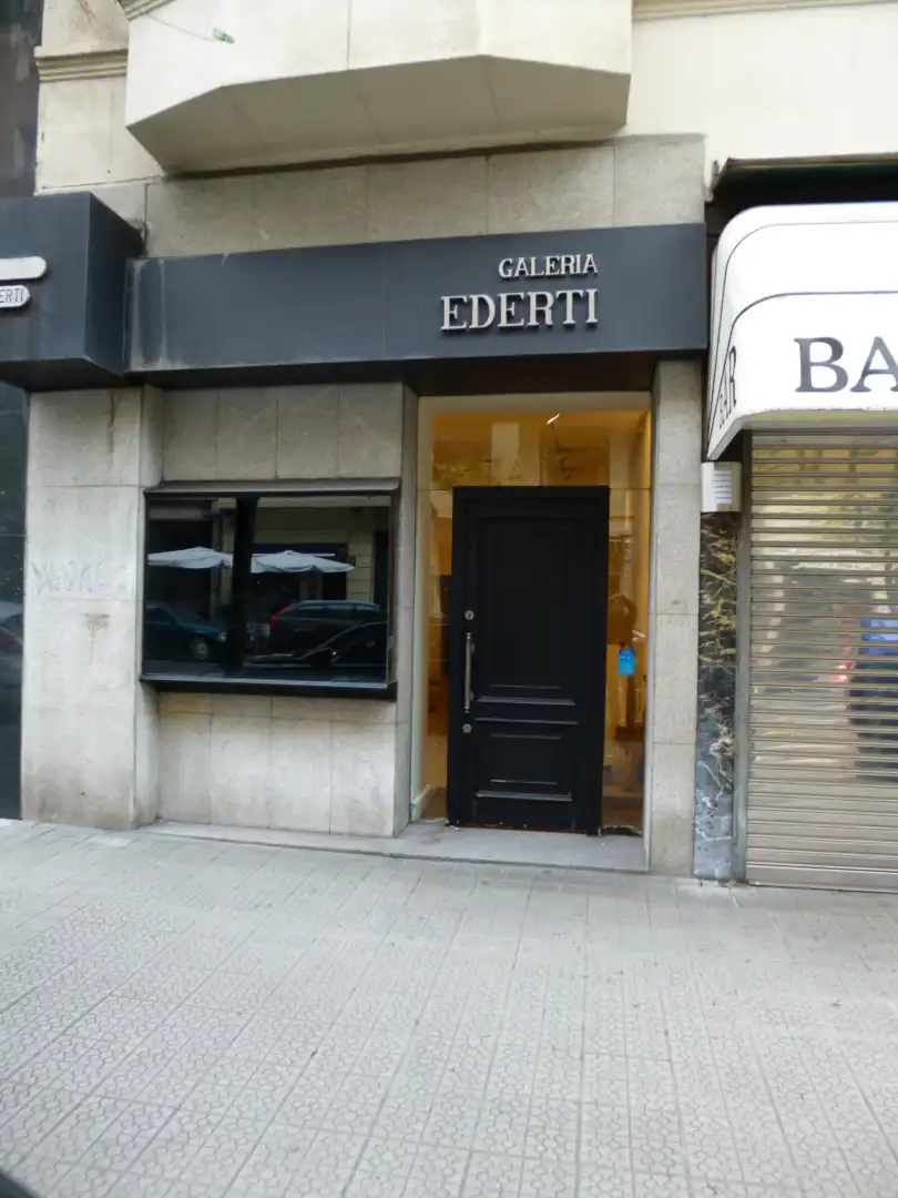 Vista exterior de Local en venda en Bilbao 