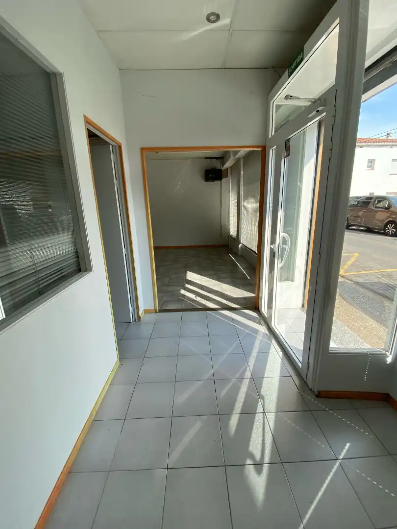 Business premises for sale in Carrer de les Lloses, imagen 3