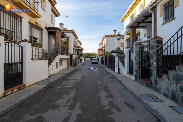 Casa adosada en Venta en  MURILLO, 7 en Ogíjares