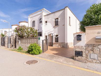 Vista exterior de Casa o xalet en venda en Empuriabrava amb Aire condicionat, Calefacció i Terrassa