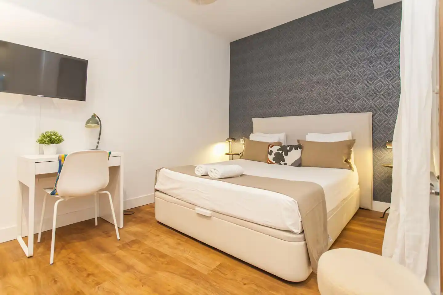 Schlafzimmer von Wohnungen zur Miete in Bilbao  mit Klimaanlage, Terrasse und Möbliert