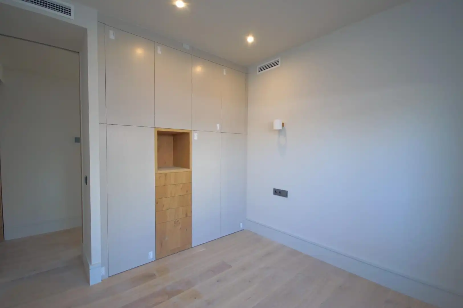 Bedroom of Flat for sale in Barcelona  with Air Conditioner, Heating and Parquet flooring