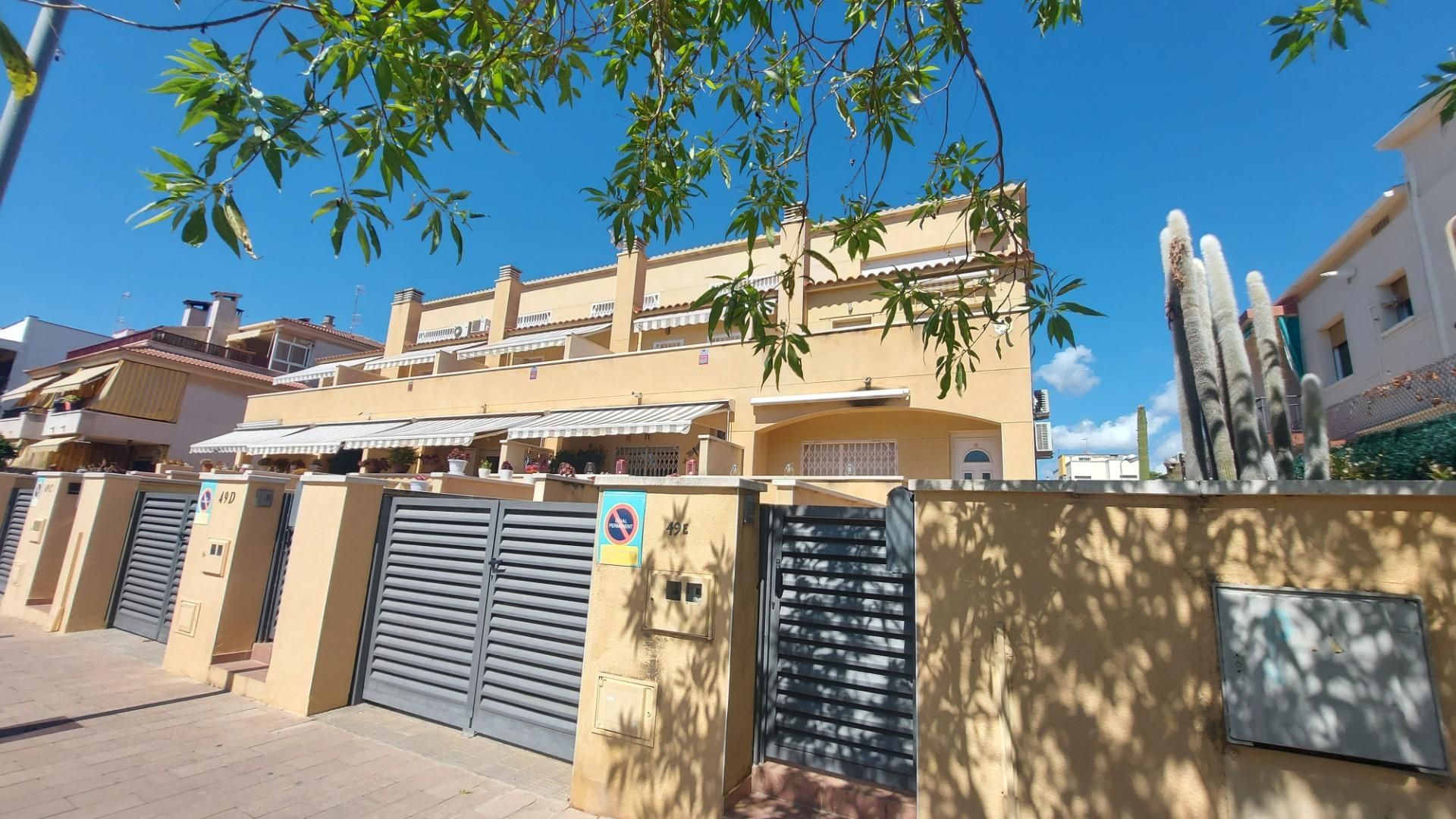 Exterior view of Single-family semi-detached for sale in Calafell  with Air Conditioner, Heating and Private garden