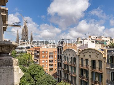 Ático con balcón en venta en Carrer de Sardenya