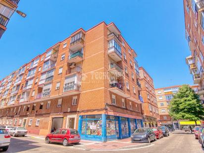 Exterior view of Flat for sale in Valladolid Capital  with Heating, Terrace and Balcony