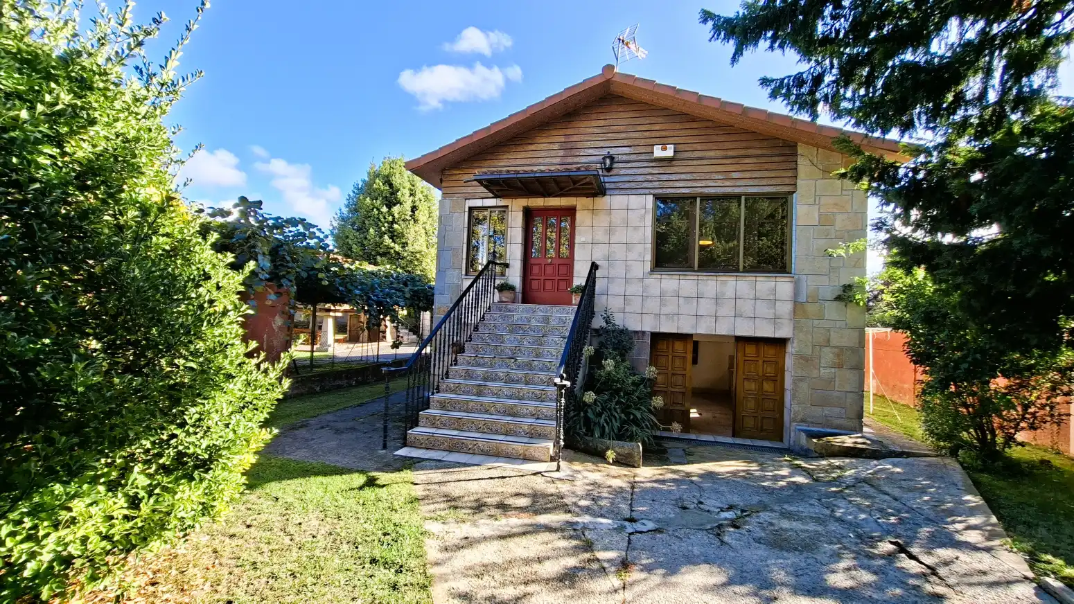 Vista exterior de Casa o chalet de alquiler en Gijón  con Calefacción, Jardín privado y Parquet