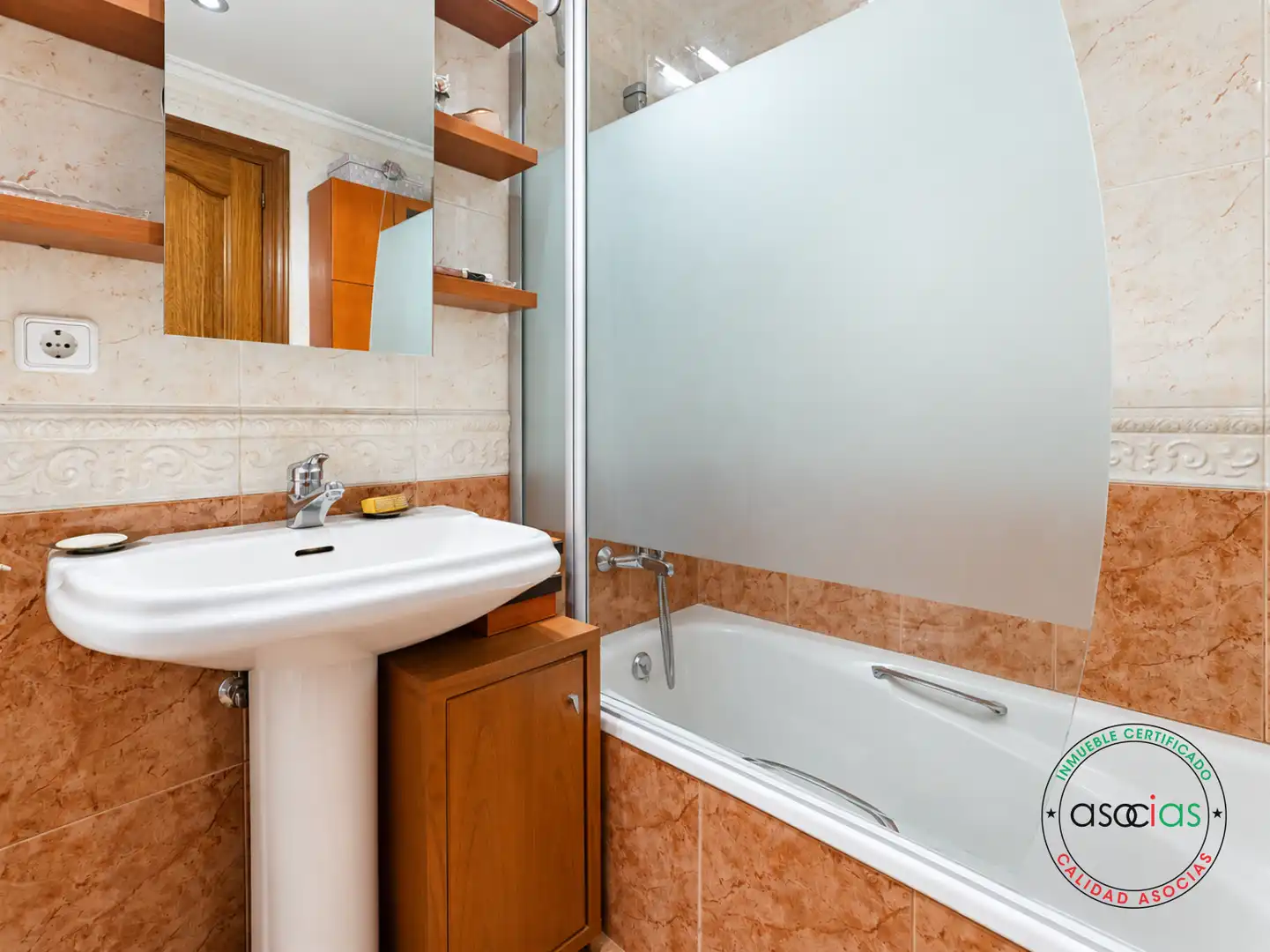 Baño de Piso en venta en Gijón  con Calefacción y Parquet