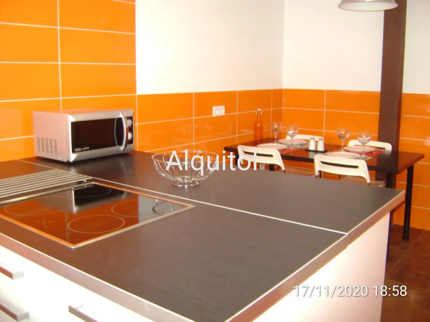 Cocina de Casa adosada de alquiler en Cobisa con Calefacción, Jardín privado y Parquet