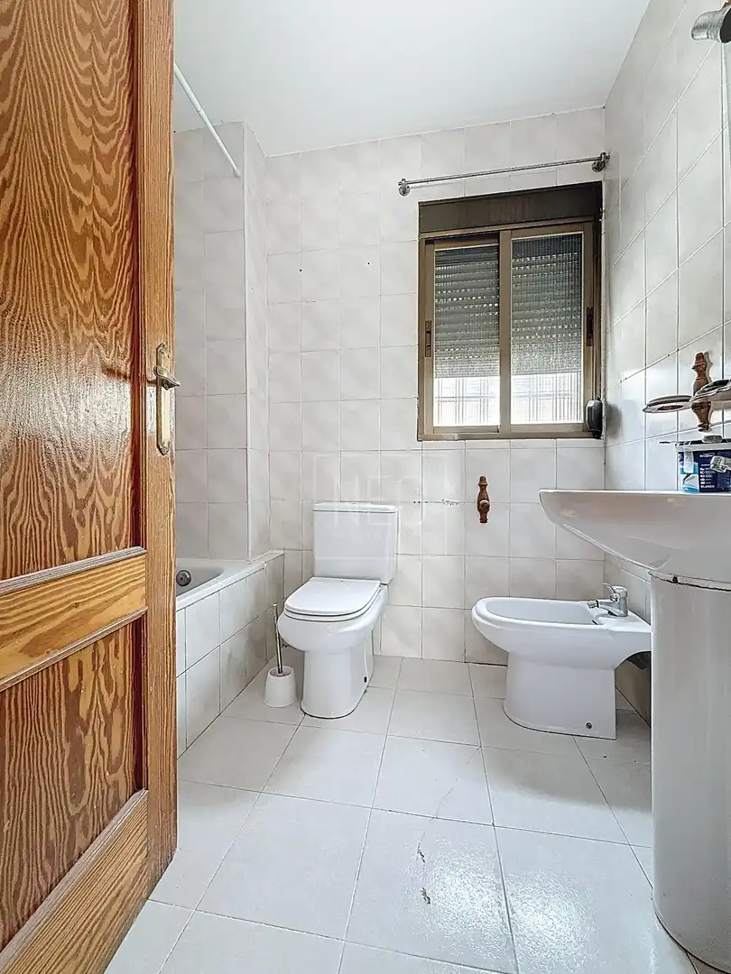 Baño de Casa adosada en venta en Vegas del Genil con Aire acondicionado y Balcón