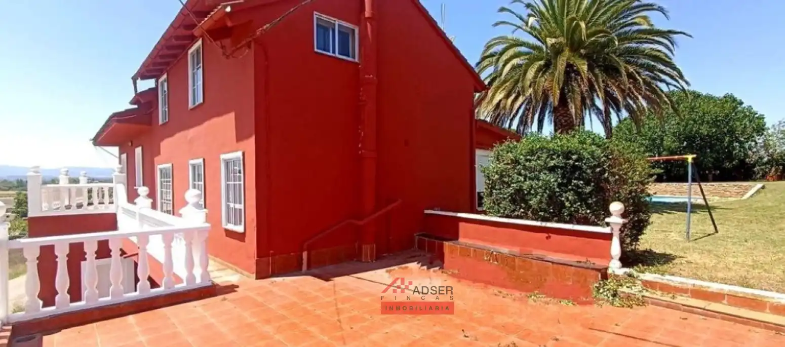 Vista exterior de Casa o xalet en venda en Villamediana de Iregua amb Calefacció i Piscina