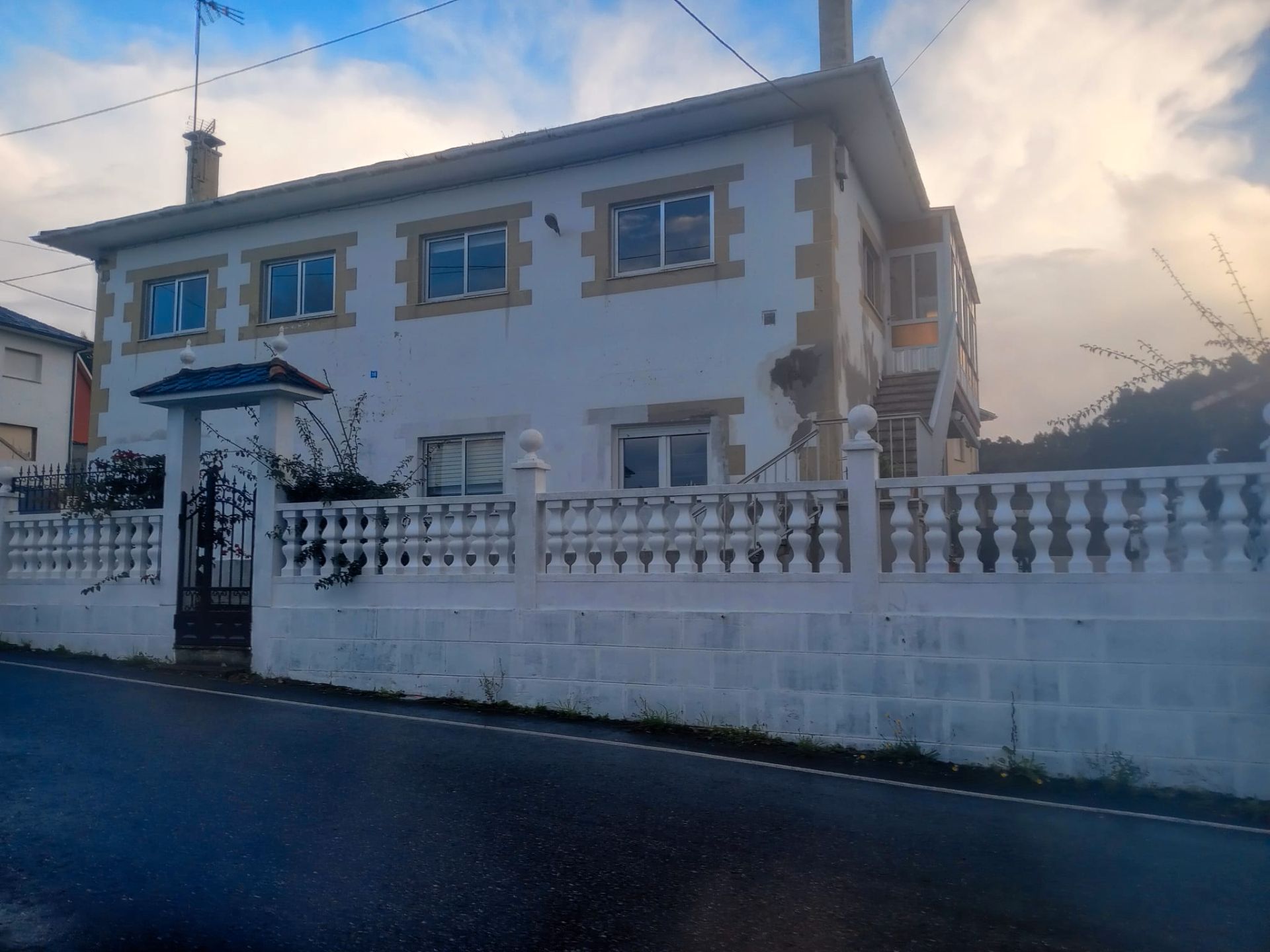 Vista exterior de Casa o xalet en venda en Xove amb Calefacció, Jardí privat i Terrassa