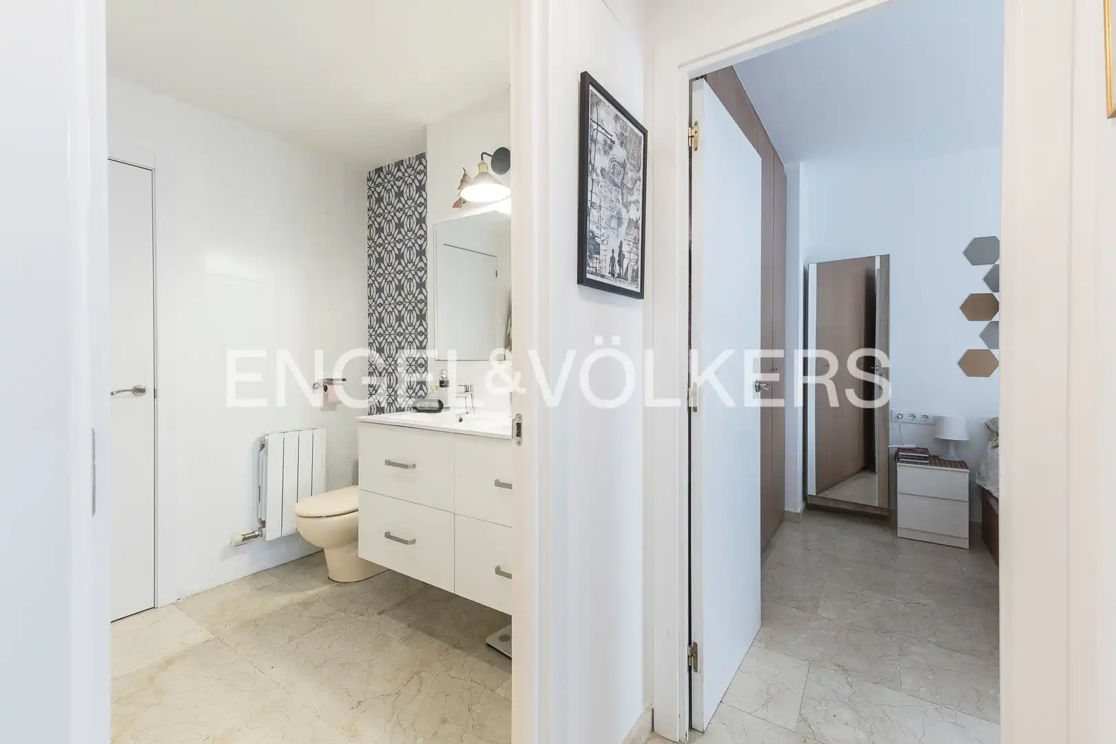 Badezimmer von Dachboden zum Verkauf in Barcelona mit Klimaanlage, Heizung und Balkon