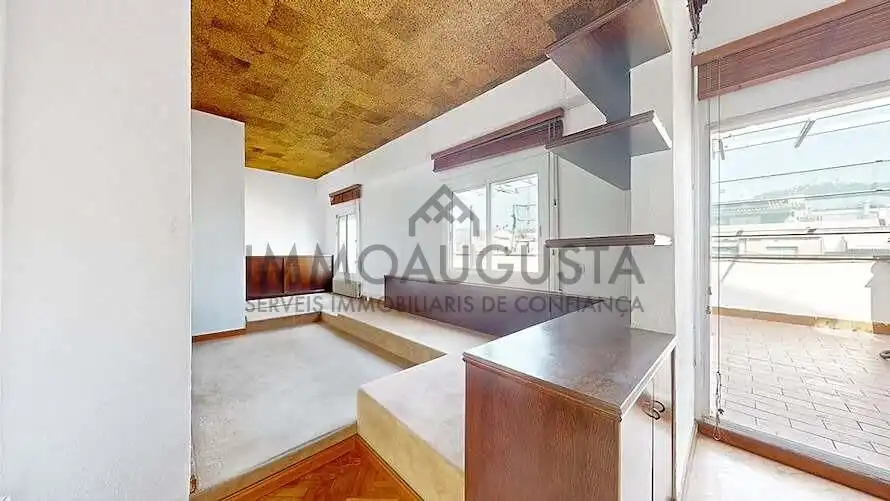 Cuina de Pis en venda en Barcelona amb Parquet i Terrassa
