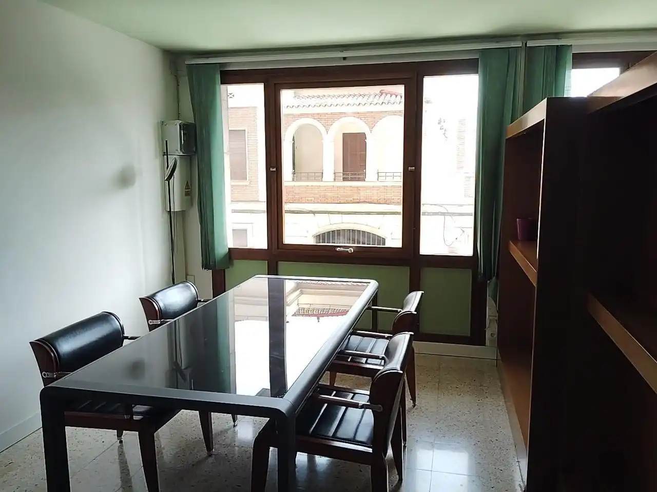 Esszimmer von Büro zum Verkauf in Manresa