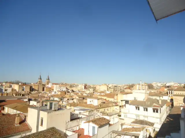 Vista exterior de Dúplex de alquiler en Granada con Calefacción, Terraza y Amueblado