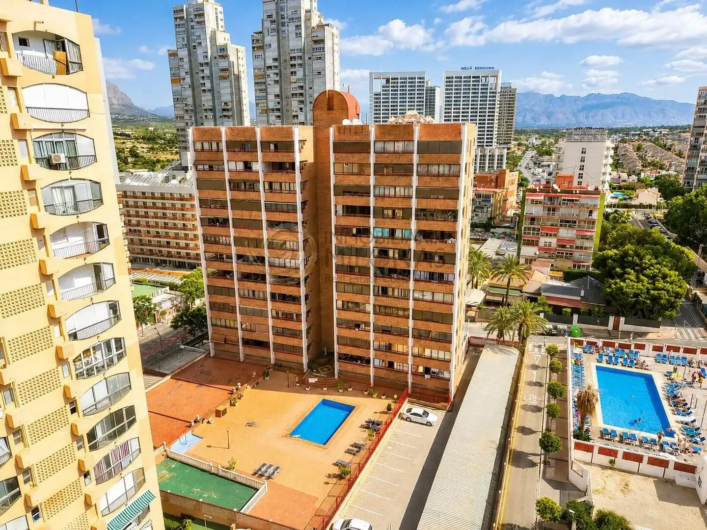 Vista exterior de Apartamento en venta en Benidorm con Aire acondicionado, Amueblado y Piscina comunitaria