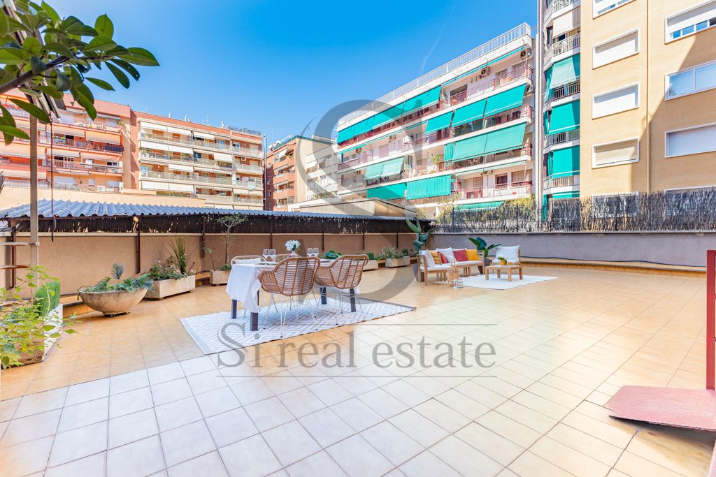 Exterior view of Flat for sale in  Barcelona Capital  with Air Conditioner, Heating and Parquet flooring