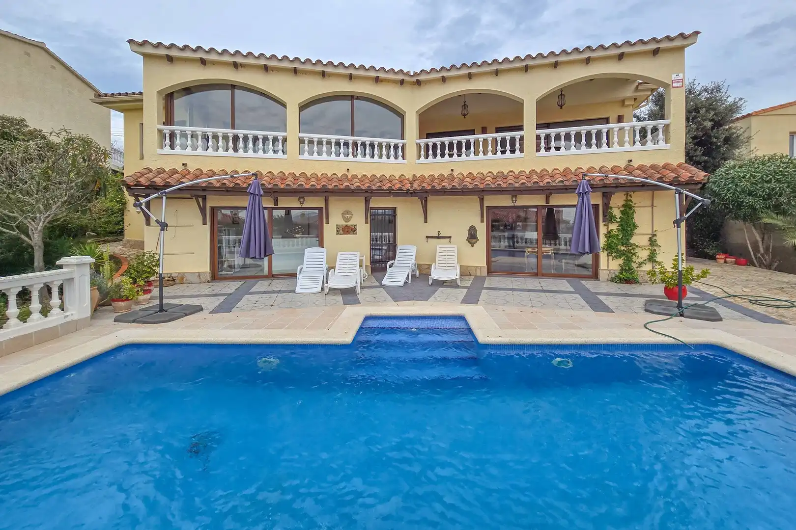 Schwimmbecken von Haus oder Chalet zum Verkauf in Roses mit Heizung, Privatgarten und Terrasse