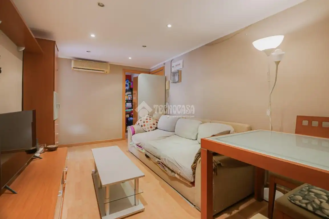 Sala d'estar de Pis en venda en Badalona amb Aire condicionat, Parquet i Moblat