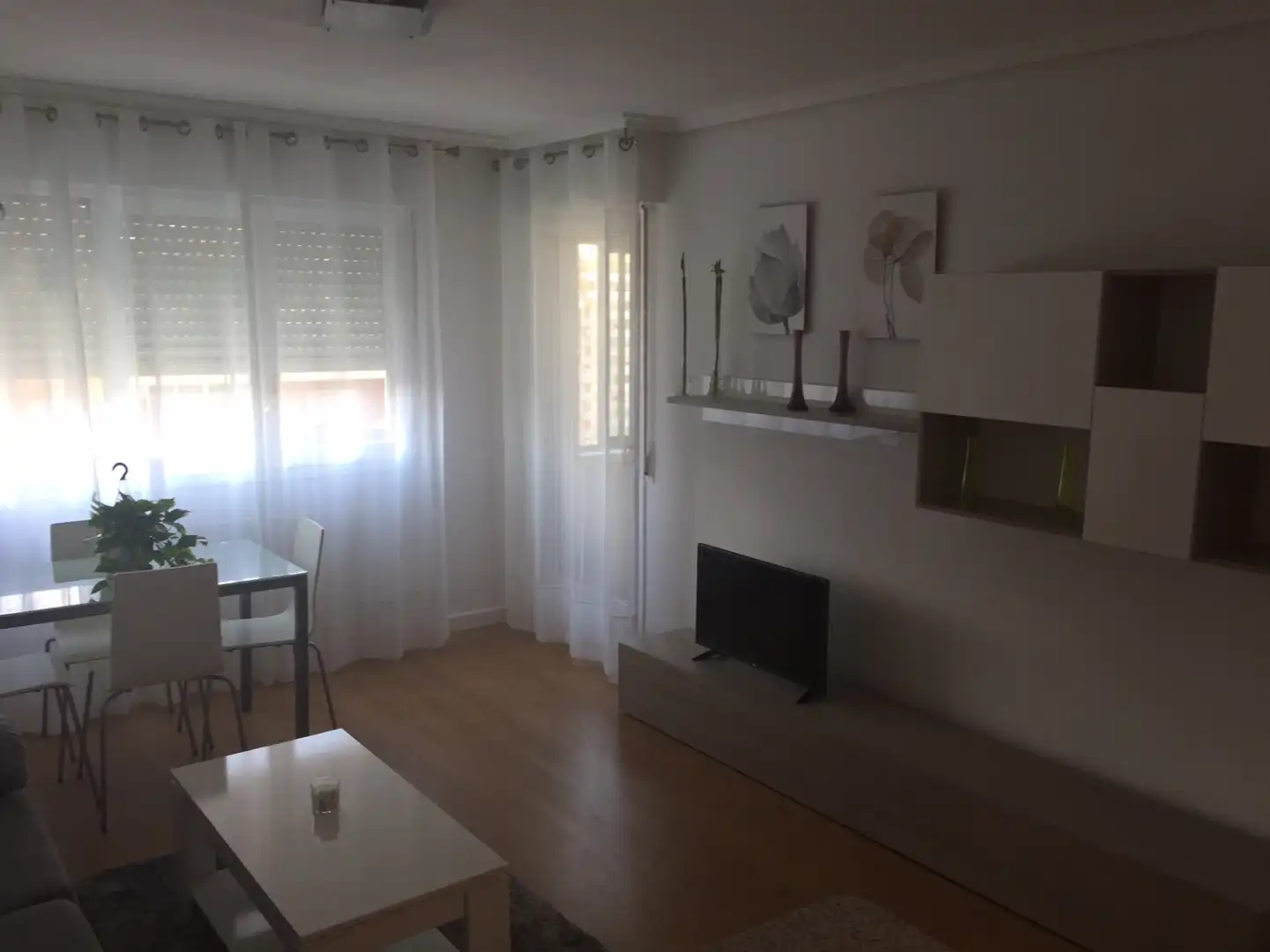 Sala d'estar de Pis de lloguer en  Pamplona / Iruña amb Calefacció, Parquet i Moblat