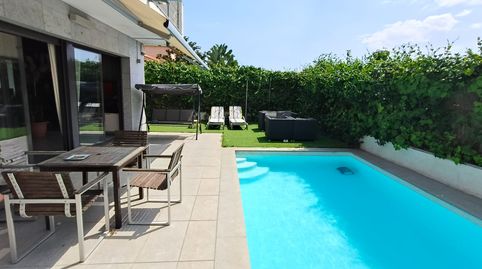 Casa moderna con piscina