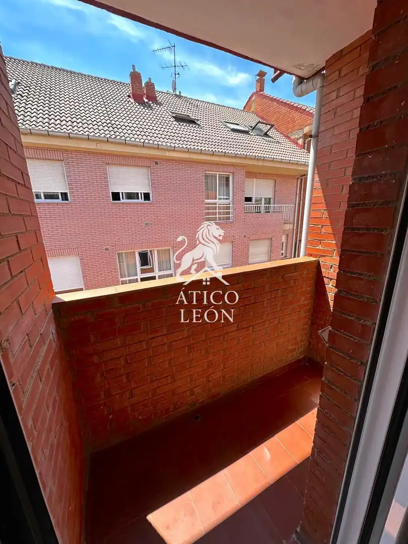 Terrassa de Apartament en venda en León Capital  amb Calefacció, Terrassa i Traster